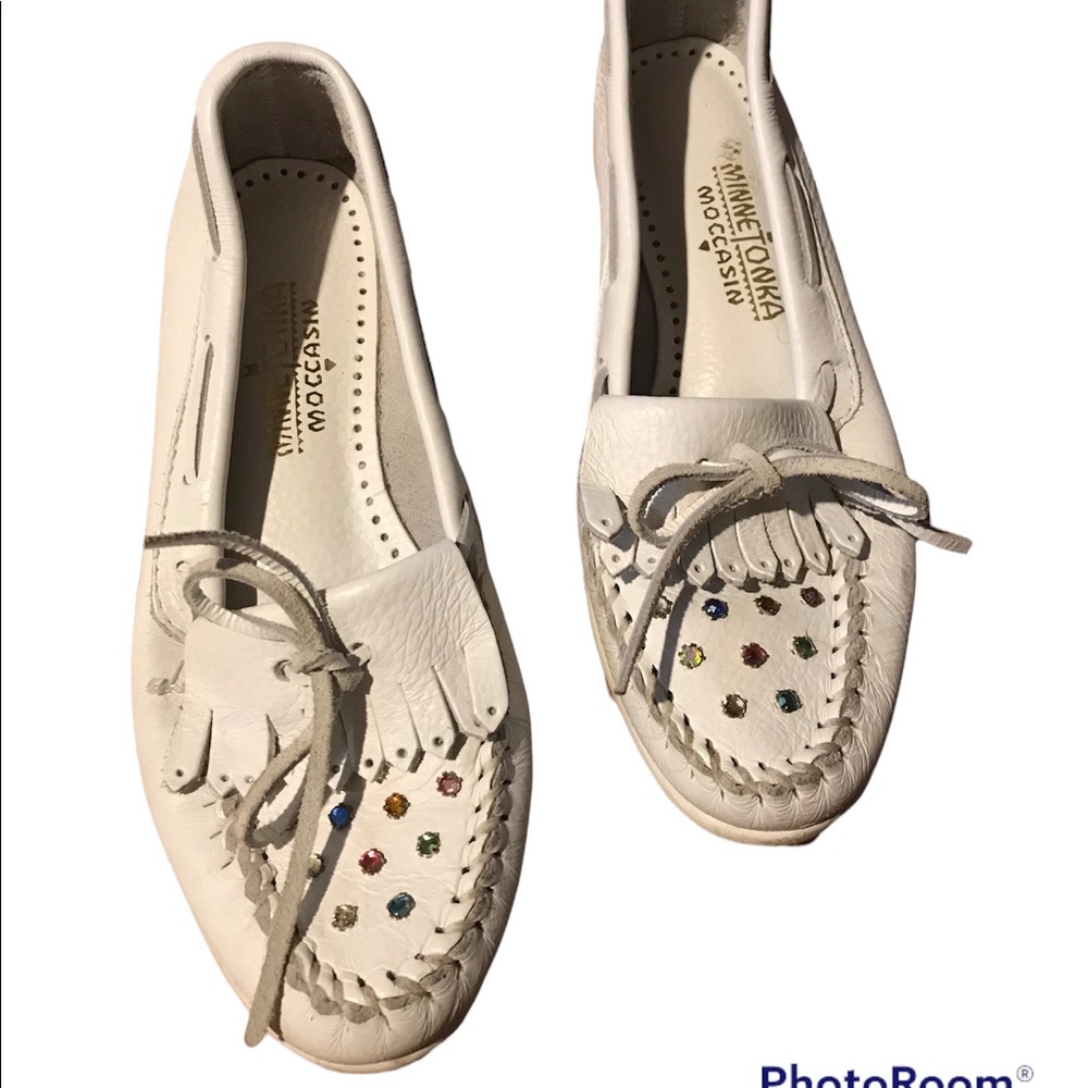 Minnetonka moccasins 5 1/2 women’s white bejeweled leather Vintage